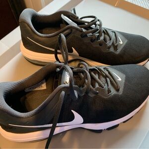 Nike Men's Black and White Sneakers